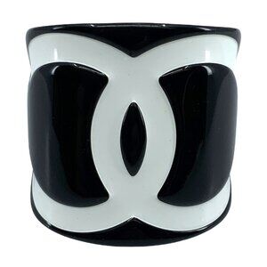 CHANEL LOGO CUFF Black and white